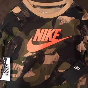 Kids Long-Sleeve Nike Tee Size (S)